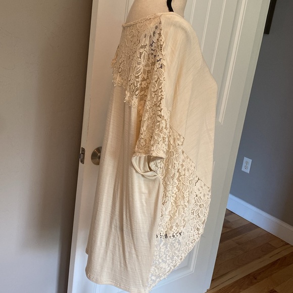 Shaping & Smoothing Twist Front Top - Picture 6 of 9